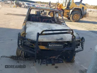 1994 Toyota Pickup DLX z VIN JT4VN13DXR5147115, wystawiony jako IAAI lot #41633548 z przebiegiem Nie podano mil oraz . Historia ofert i sprzedaży dostępna na DreamBid. Obrazek 6.
