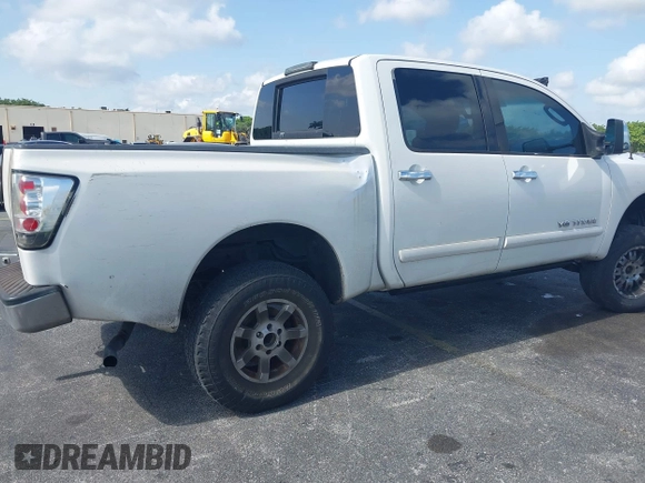 2006 Nissan Titan LE z VIN 1N6AA07B86N558129, wystawiony jako IAAI lot #42290349 z przebiegiem 177 739 mil mil oraz . Historia ofert i sprzedaży dostępna na DreamBid. Obrazek 6.