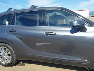 2023 Toyota Highlander Hybrid Limited с VIN 5TDXBRCHXPS122340, выставлен на аукционе IAAI как лот 42620923 с пробегом 6 820 миль миль и . История ставок и продаж доступна на DreamBid. Изображение 13.