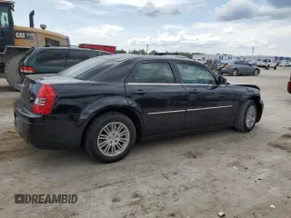 2009 Chrysler 300 LX z VIN 2C3KA43D79H556962, wystawiony jako Copart lot #58315205 z przebiegiem 177 577 mil mil oraz Szkoda całkowita • Salvage title. Historia ofert i sprzedaży dostępna na DreamBid. Obrazek 3.