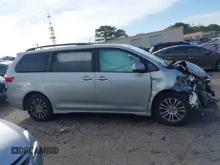 2019 Toyota Sienna XLE Auto Access Seat with VIN 5TDYZ3DC5KS011283, listed as a IAAI auction lot 41569183 with 140,456 mi miles. Bid and sale history available at carsss.com. Image 13.