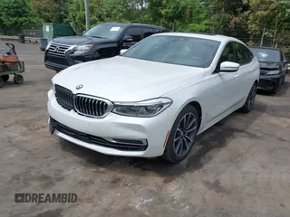 2019 BMW 6 Series 640i xDrive z VIN WBAJV6C56KBK09053, wystawiony jako IAAI lot #42108336 z przebiegiem 55 176 mil mil oraz . Historia ofert i sprzedaży dostępna na DreamBid. Obrazek 2.