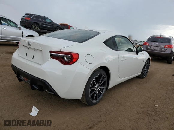 2020 Toyota 86 with VIN JF1ZNAA13L8752809, listed as a Copart auction lot 60255914 with 28,568 mi miles and Salvage Title. Bid and sale history available at carsss.com. Image 3.