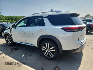 2023 Nissan Pathfinder Platinum z VIN 5N1DR3DK1PC223933, wystawiony jako Copart lot #59137525 z przebiegiem 21 193 mil mil oraz Szkoda całkowita • Salvage title. Historia ofert i sprzedaży dostępna na DreamBid. Obrazek 2.