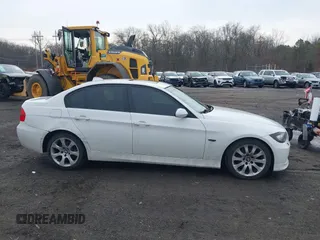 2008 BMW 3 Series 328xi with VIN WBAVC73518KP39338, listed as a IAAI auction lot 41474955 with 132,484 mi miles. Bid and sale history available at carsss.com. Image 13.