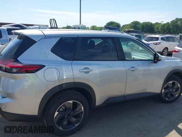 2024 Nissan Rogue SV z VIN 5N1BT3BA7RC681000, wystawiony jako IAAI lot #42275267 z przebiegiem 32 975 mil mil oraz . Historia ofert i sprzedaży dostępna na DreamBid. Obrazek 6.