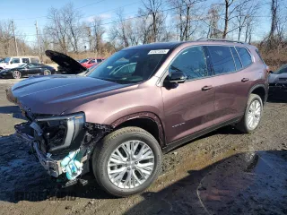 2025 GMC Acadia AWD Elevation z VIN 1GKENNRS2SJ158933, wystawiony jako Copart lot #47521555 z przebiegiem 295 mil mil oraz Czysty tytuł • Clean title. Historia ofert i sprzedaży dostępna na DreamBid. Obrazek 1.