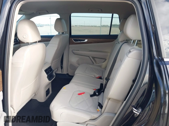 2024 Volkswagen Atlas SE with VIN 1V2LR2CA7RC553936, listed as a IAAI auction lot 40662181 with 4,305 mi miles and . Bid and sale history available at DreamBid. Image 8.