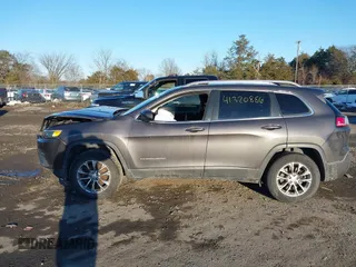2019 Jeep Cherokee Altitude with VIN 1C4PJMLN0KD213357, listed as a IAAI auction lot 41320886 with 136,506 mi miles. Bid and sale history available at carsss.com. Image 14.