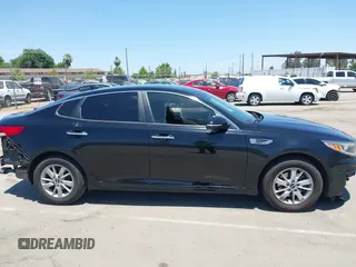 2017 Kia Optima LX z VIN 5XXGT4L39HG126838, wystawiony jako IAAI lot #42487934 z przebiegiem 108 905 mil mil oraz . Historia ofert i sprzedaży dostępna na DreamBid. Obrazek 14.