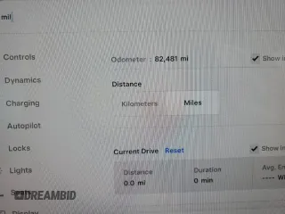 2023 Tesla Model 3 z VIN 5YJ3E1EA3PF434205, wystawiony jako Copart lot #57917305 z przebiegiem 82 481 mil mil oraz Szkody całkowita. Historia ofert i sprzedaży dostępna na DreamBid. Obrazek 9.