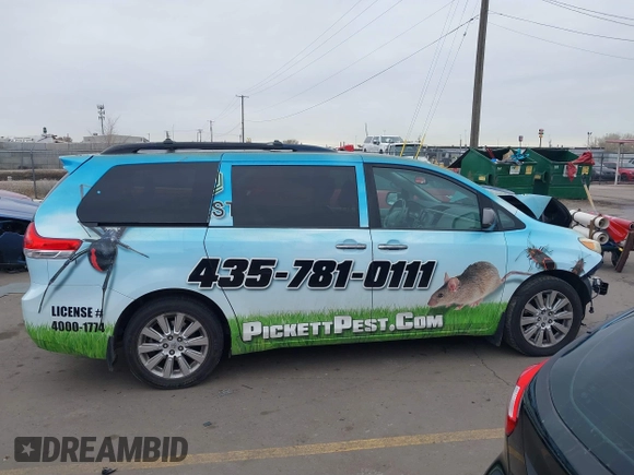 2012 Toyota Sienna XLE with VIN 5TDDK3DC3CS033755, listed as a IAAI auction lot 41815132 with 189,777 mi miles. Bid and sale history available at carsss.com. Image 13.
