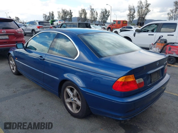 2001 BMW 3 Series 325Ci with VIN WBABN33401JW55892, listed as a IAAI auction lot 41751934 with 1 mi miles. Bid and sale history available at carsss.com. Image 3.