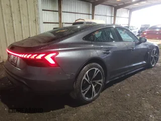 2023 Audi e-tron GT Premium Plus z VIN WAUCJBFW4P7000809, wystawiony jako Copart lot #41245544 z przebiegiem 8839 mil mil oraz . Historia ofert i sprzedaży dostępna na DreamBid. Obrazek 3.