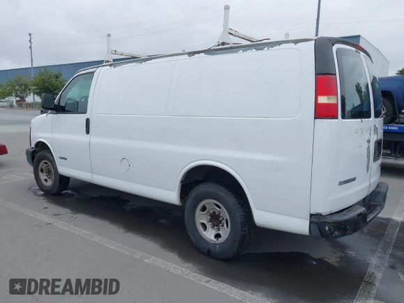 2005 Chevrolet Express Cargo Van with VIN 1GCGG25V451259439, listed as a IAAI auction lot 42117659 with 109,763 mi miles. Bid and sale history available at carsss.com. Image 3.