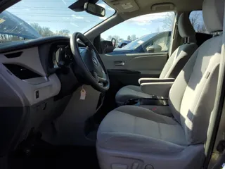 2018 Toyota Sienna LE Auto Access Seat with VIN 5TDKZ3DC8JS915102, listed as a Copart auction lot 44903865 with 112,098 mi miles and Clean Title. Bid and sale history available at carsss.com. Image 7.