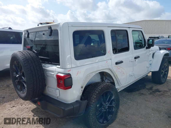 2024 Jeep Wrangler Sahara z VIN 1C4RJXP6XRW249035, wystawiony jako IAAI lot #42441640 z przebiegiem 34 128 mil mil oraz . Historia ofert i sprzedaży dostępna na DreamBid. Obrazek 4.