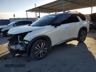 2022 Nissan Pathfinder Platinum z VIN 5N1DR3DH9NC235801, wystawiony jako Copart lot #89058675 z przebiegiem 49 260 mil mil oraz Szkoda całkowita • Salvage title. Historia ofert i sprzedaży dostępna na DreamBid. Obrazek 1.