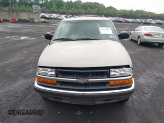 2000 Chevrolet Blazer LT with VIN 1GNDT13W9YK287456, listed as a IAAI auction lot 42450504 with 139,649 mi miles and . Bid and sale history available at DreamBid. Image 12.