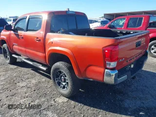 2017 Toyota Tacoma SR5 with VIN 3TMCZ5AN4HM084813, listed as a IAAI auction lot 41248285 with 118,797 mi miles. Bid and sale history available at carsss.com. Image 3.