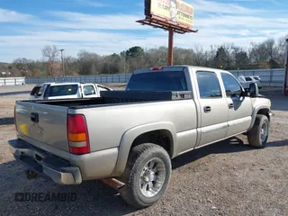 2003 GMC Sierra 1500HD SLE z VIN 1GTGK13U43F230834, wystawiony jako IAAI lot #41281221 z przebiegiem 213 362 mil mil oraz . Historia ofert i sprzedaży dostępna na DreamBid. Obrazek 4.
