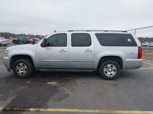 2010 Chevrolet Suburban Commercial with VIN 1GNUKHE30AR186320, listed as a IAAI auction lot 41544991 with 216,037 mi miles. Bid and sale history available at carsss.com. Image 14.