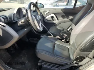 2009 Smart fortwo Pure z VIN WMEEJ31X39K211342, wystawiony jako Copart lot #54104045 z przebiegiem 46 162 mil mil oraz Tytuł czysty. Historia ofert i sprzedaży dostępna na DreamBid. Obrazek 7.