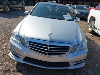 2012 Mercedes-Benz E-Class E 350 Luxury with VIN WDDHF5KBXCA552204, listed as a IAAI auction lot 41768078 with 233,767 mi miles. Bid and sale history available at carsss.com. Image 6.