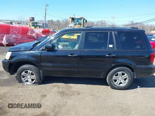 2005 Honda Pilot EX-L with VIN 5FNYF18555B043104, listed as a IAAI auction lot 41888235 with 127,781 mi miles. Bid and sale history available at carsss.com. Image 14.