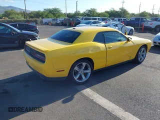 2017 Dodge Challenger SXT z VIN 2C3CDZAG3HH501610, wystawiony jako IAAI lot #42163027 z przebiegiem 66 464 mil mil oraz . Historia ofert i sprzedaży dostępna na DreamBid. Obrazek 4.