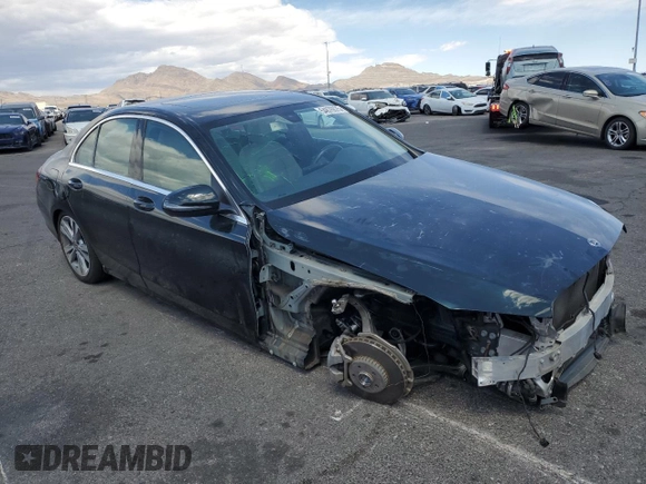 2019 Mercedes-Benz C 300 z VIN 55SWF8DBXKU289278, wystawiony jako Copart lot #54876675 z przebiegiem 37 105 mil mil oraz Szkody całkowita. Historia ofert i sprzedaży dostępna na DreamBid. Obrazek 4.