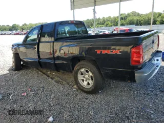 2006 Dodge Dakota SLT z VIN 1D7HE42N36S523634, wystawiony jako Copart lot #62717474 z przebiegiem 72 295 mil mil oraz Szkoda całkowita • Salvage title. Historia ofert i sprzedaży dostępna na DreamBid. Obrazek 2.