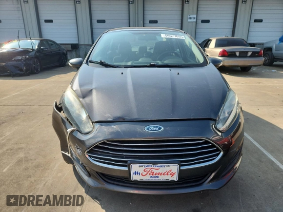 2015 Ford Fiesta SE z VIN 3FADP4BJ2FM161312, wystawiony jako Copart lot #59104495 z przebiegiem 110 583 mil mil oraz Szkoda całkowita • Salvage title. Historia ofert i sprzedaży dostępna na DreamBid. Obrazek 5.