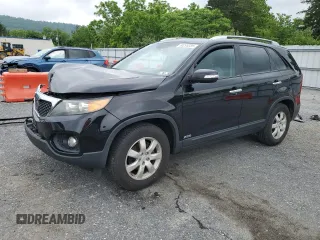 2011 Kia Sorento LX с VIN 5XYKTCA10BG056560, выставлен на аукционе Copart как лот 60295335 с пробегом 173 587 миль миль и Списание • Salvage title. История ставок и продаж доступна на DreamBid. Изображение 1.