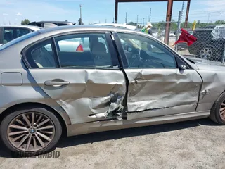 2009 BMW 3 Series 328i xDrive z VIN WBAPK53529A644875, wystawiony jako IAAI lot #42247084 z przebiegiem 158 903 mil mil oraz . Historia ofert i sprzedaży dostępna na DreamBid. Obrazek 6.