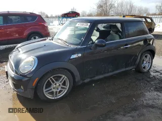 2009 MINI Hardtop S z VIN WMWMF73559TW85198, wystawiony jako Copart lot #47538725 z przebiegiem 136 006 mil mil oraz Szkoda całkowita • Salvage title. Historia ofert i sprzedaży dostępna na DreamBid. Obrazek 1.