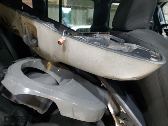 2018 Jeep Wrangler Unlimited Sport S с VIN 1C4HJXDNXJW225524, выставлен на аукционе Copart как лот 59790115 с пробегом 141 537 миль миль и Списание • Salvage title. История ставок и продаж доступна на DreamBid. Изображение 10.