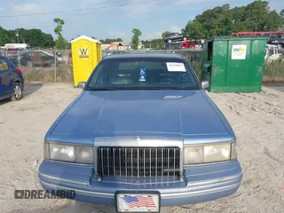 1994 Lincoln Town Car Executive with VIN 1LNLM81W5RY745596, listed as a IAAI auction lot 42548865 with 380,567 mi miles and . Bid and sale history available at DreamBid. Image 6.