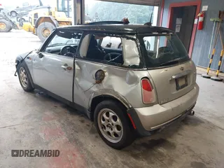 2005 MINI Hardtop с VIN WMWRC33445TJ65289, выставлен на аукционе IAAI как лот 42358377 с пробегом 184 367 миль миль и . История ставок и продаж доступна на DreamBid. Изображение 3.