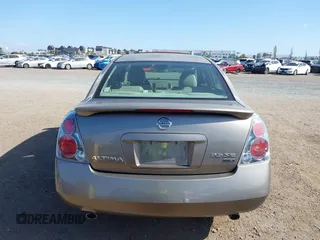 2005 Nissan Altima SE z VIN 1N4BL11E25N493521, wystawiony jako IAAI lot #42259248 z przebiegiem 141 651 mil mil oraz . Historia ofert i sprzedaży dostępna na DreamBid. Obrazek 16.