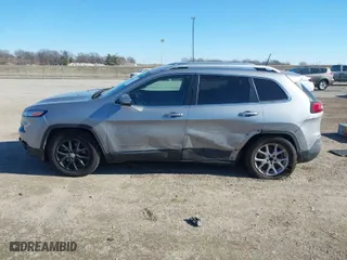 2017 Jeep Cherokee Latitude with VIN 1C4PJMCB8HW588559, listed as a IAAI auction lot 41440272 with 93,474 mi miles. Bid and sale history available at carsss.com. Image 14.