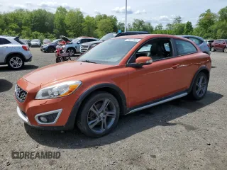 2012 Volvo C30 z VIN YV1672MK8C2278015, wystawiony jako Copart lot #58327835 z przebiegiem Nie podano mil oraz Tytuł czysty. Historia ofert i sprzedaży dostępna na DreamBid. Obrazek 1.