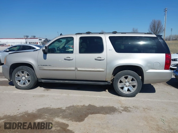 2007 GMC Yukon XL SLT with VIN 1GKFK16337J282185, listed as a IAAI auction lot 41738290 with 295,458 mi miles. Bid and sale history available at carsss.com. Image 15.