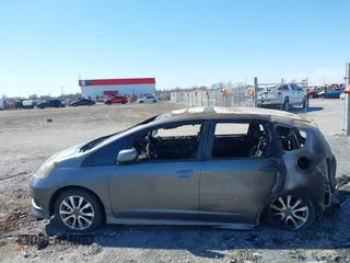2013 Honda Fit Sport with VIN JHMGE8H52DC080175, listed as a IAAI auction lot 41769302 with 1 mi miles. Bid and sale history available at carsss.com. Image 14.