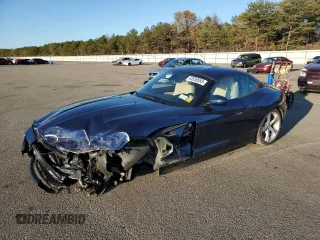 2014 BMW Z4 sDrive35i with VIN WBALM7C57EE386196, listed as a Copart auction lot 61398974 with 60,204 mi miles and Non Repairable. Bid and sale history available at carsss.com. Image 1.