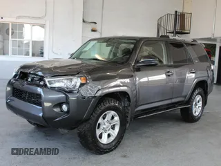 2019 Toyota 4Runner SR5 z VIN JTEBU5JR4K5733967, wystawiony jako Copart lot #59749215 z przebiegiem 42 467 mil mil oraz Szkoda całkowita • Salvage title. Historia ofert i sprzedaży dostępna na DreamBid. Obrazek 2.