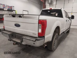 2018 Ford Super Duty F-250 SRW XL with VIN 1FT7W2B60JEC63345, listed as a IAAI auction lot 41159792 with 165,949 mi miles. Bid and sale history available at carsss.com. Image 4.