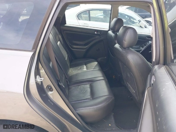 2005 Toyota Matrix STD with VIN 2T1KR32E95C403657, listed as a IAAI auction lot 41783681 with 204,710 mi miles. Bid and sale history available at carsss.com. Image 8.