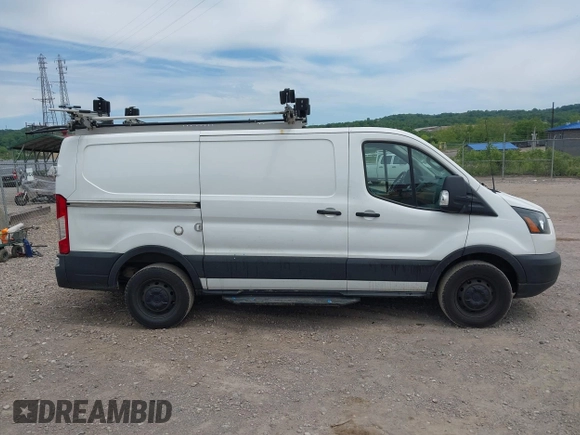 2019 Ford Transit z VIN 1FTYR1YG3KKB67475, wystawiony jako IAAI lot #42293822 z przebiegiem 125 529 mil mil oraz . Historia ofert i sprzedaży dostępna na DreamBid. Obrazek 12.