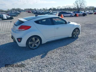 2013 Hyundai Veloster Turbo z VIN KMHTC6AE4DU117883, wystawiony jako IAAI lot #41805601 z przebiegiem Nie podano mil oraz . Historia ofert i sprzedaży dostępna na DreamBid. Obrazek 4.
